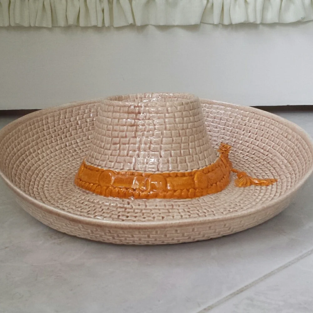 Ceramic Sombrero hat chip dish